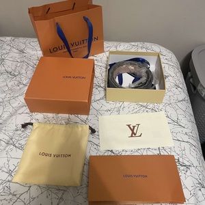 Black and grey Louis Belt